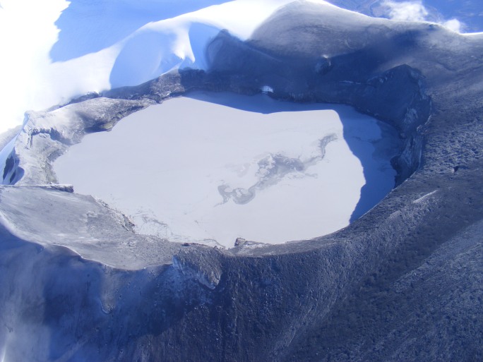 crater-lake-ruapehu-2007-sept-6